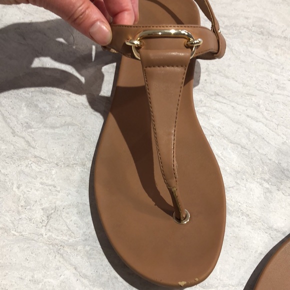 Aldo 8.5 Nude T-strap Flat Sandals with Gold Hardware. - Picture 4 of 10